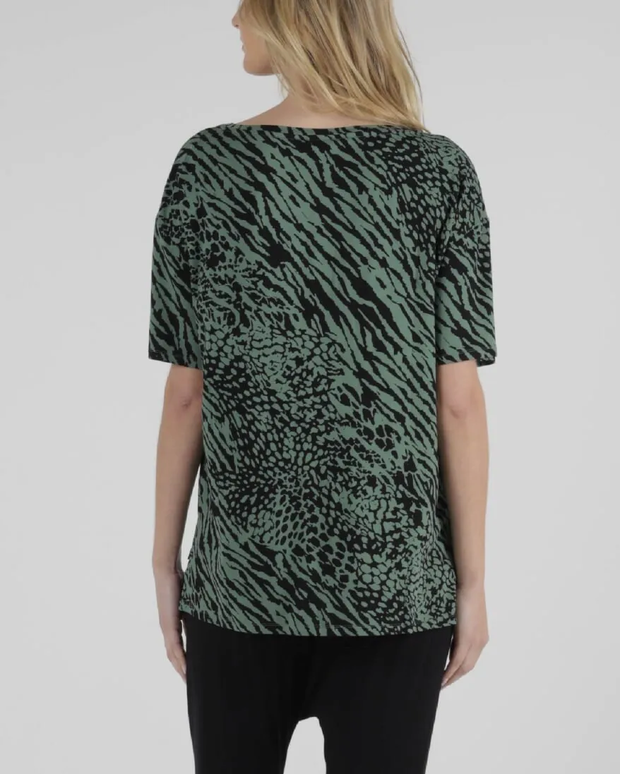 BETTY BASICS - Sage Instinct Boyfriend Tee