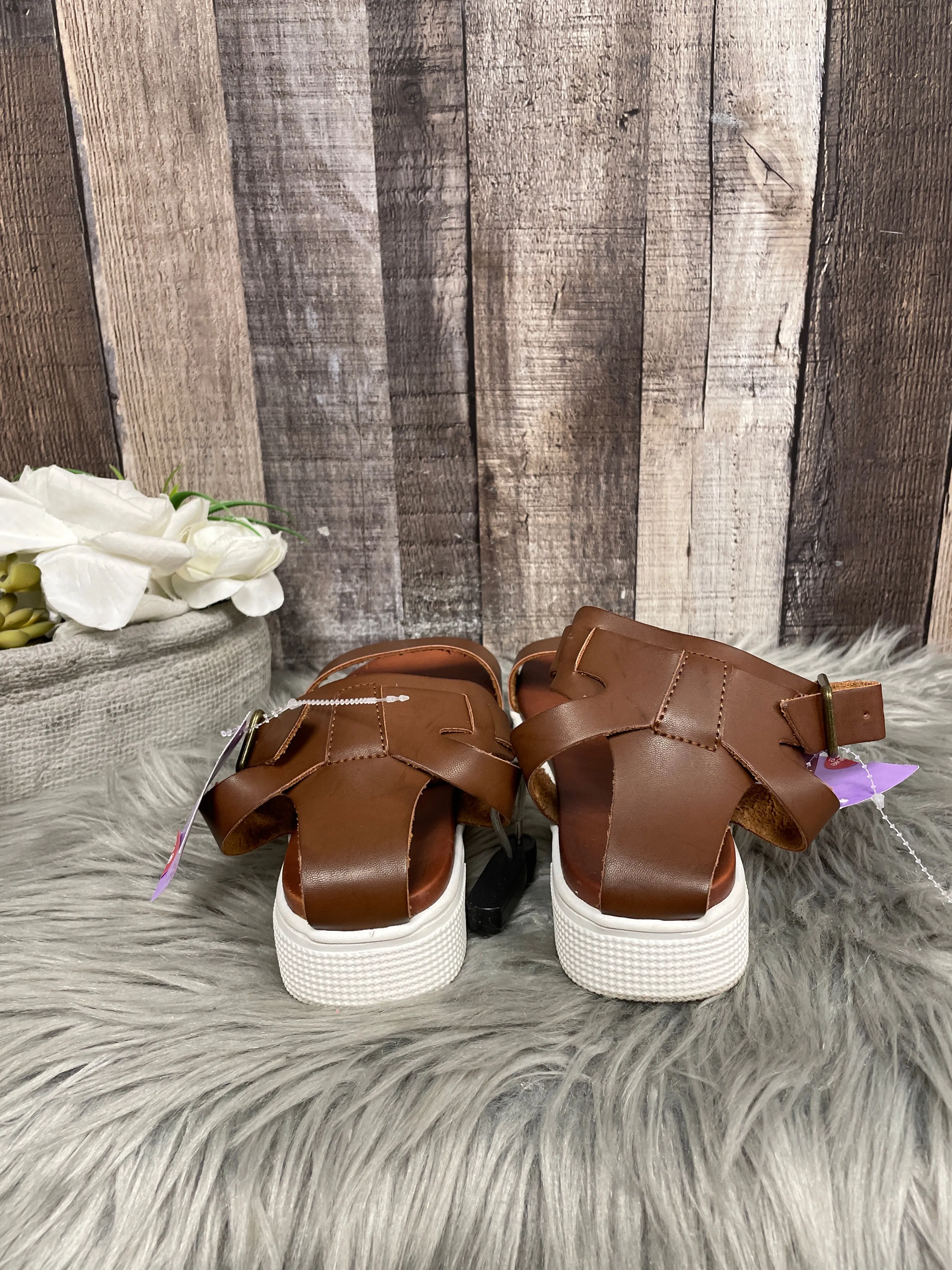 Brown Sandals Flats Mia, Size 7