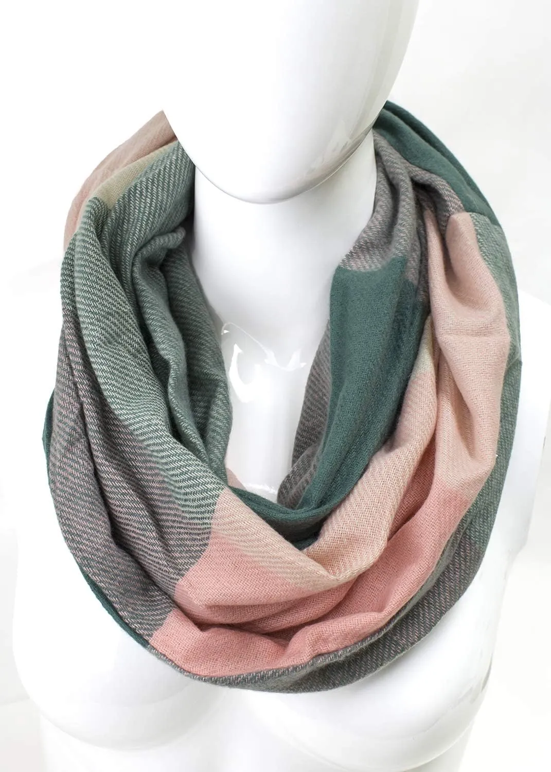 stylesilove Winter Plaid Infinity Scarf with Hidden Zipper Pocket Fashion Travel Scarf for Women and Men